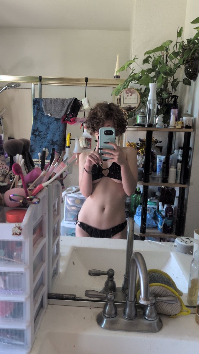 Kinkynattt's tweet image. Who going to pay for my new nail set?🙈💋

#oc #la #sneakylink #content #agegap