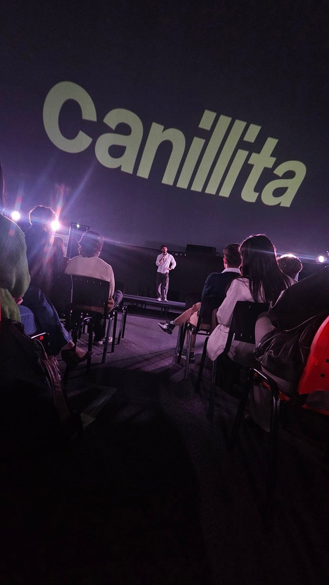 AgusCiarletta's tweet photo. Una idea sola no siempre alcanza. Hace falta plan, acompañamiento y un equipo que también quiera hacer y empujar ese sueño.

Por eso desde @gcba nace #HUBJOVEN, un programa para que los jóvenes que tienen ganas de transformar la Ciudad de Buenos Aires puedan encontrarse, planificar sus proyectos y llevarlos a la realidad. 

Más de 100 chicos abrieron el primer día del #HUB de BA JOVEN en el Parque de la Innovación, con la participación de referentes de la gestión pública y la privada como Lautaro Loguzzo, uno de los creadores de #canillita. 

@jorgemacri @claramuzzio @gzinny @tefosalmeri