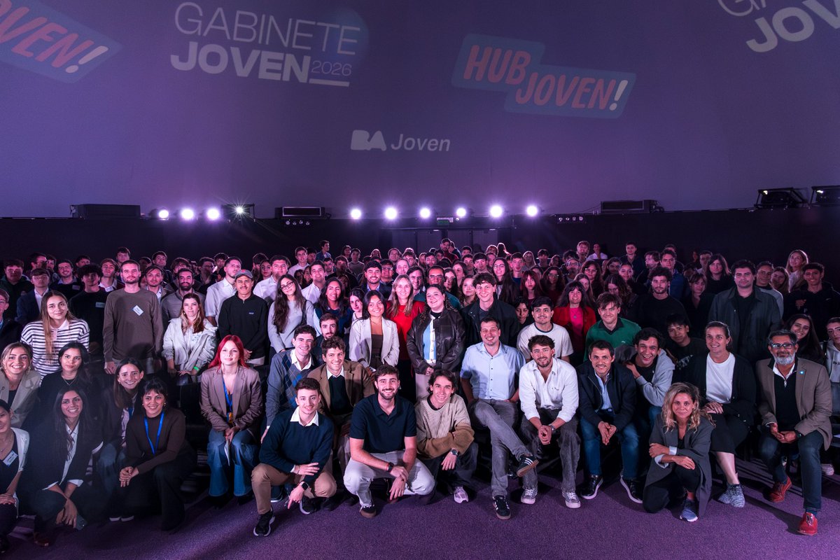 AgusCiarletta's tweet photo. Una idea sola no siempre alcanza. Hace falta plan, acompañamiento y un equipo que también quiera hacer y empujar ese sueño.

Por eso desde @gcba nace #HUBJOVEN, un programa para que los jóvenes que tienen ganas de transformar la Ciudad de Buenos Aires puedan encontrarse, planificar sus proyectos y llevarlos a la realidad. 

Más de 100 chicos abrieron el primer día del #HUB de BA JOVEN en el Parque de la Innovación, con la participación de referentes de la gestión pública y la privada como Lautaro Loguzzo, uno de los creadores de #canillita. 

@jorgemacri @claramuzzio @gzinny @tefosalmeri