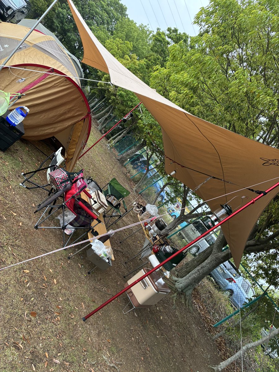 YopeyWorld's tweet photo. 雨の予報だったのでキャンプ。
人は、まばらでしたが、強風にやられました。 https://t.co/jRHmmwcSOM