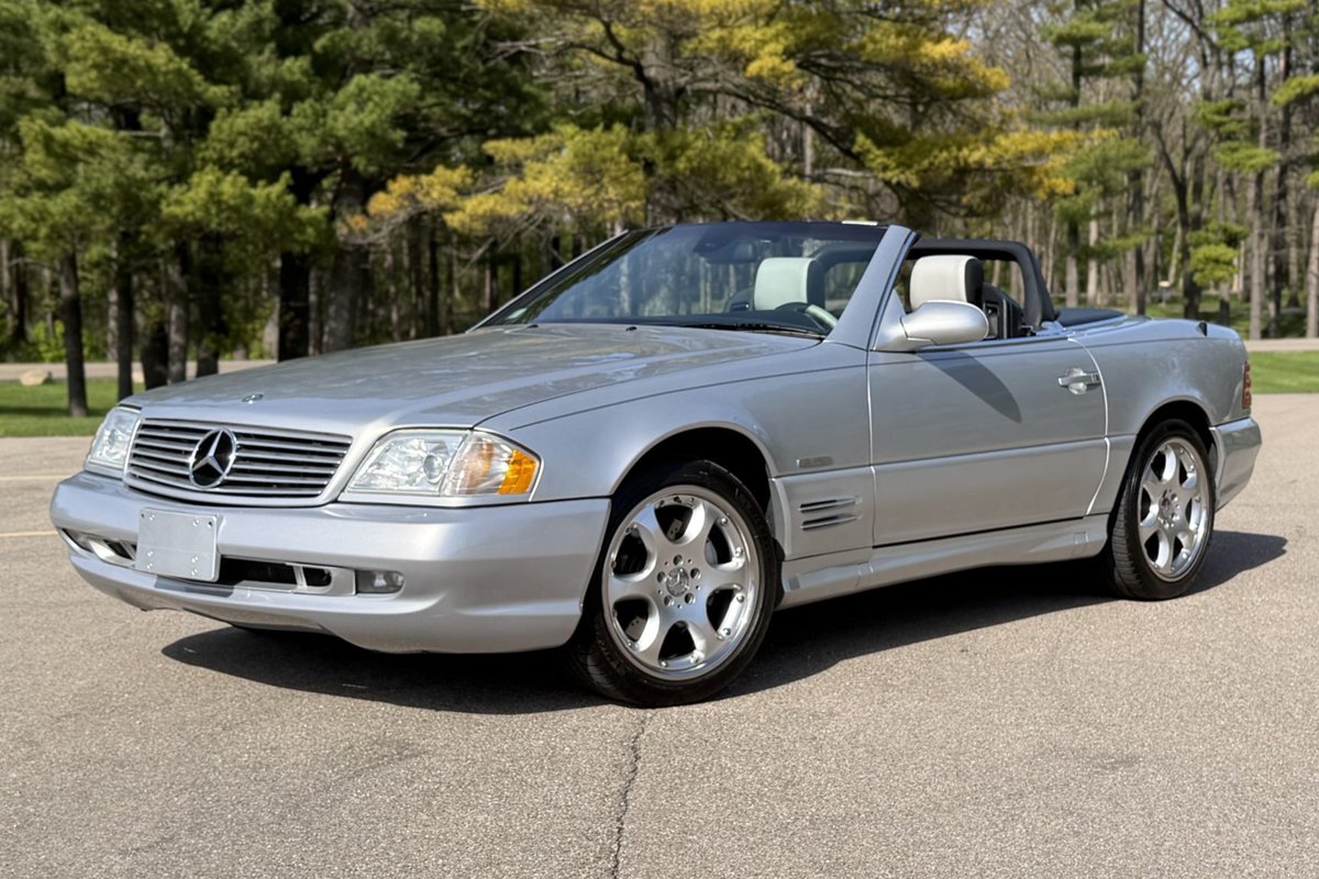 CarsBuyText's tweet image. Market Watch- bringatrailer.com-2002 Mercedes-Benz SL500 Silver Arrow at No Reserve: This 2002 Mercedes-Benz is one of 1,450 SL500… dlvr.it/TSMpvG  Selling Yours? - Text List to 21002 #carsforsale #sellmymotorcycle #sellmytruck #sellmyvehicle #sellmyclassiccar