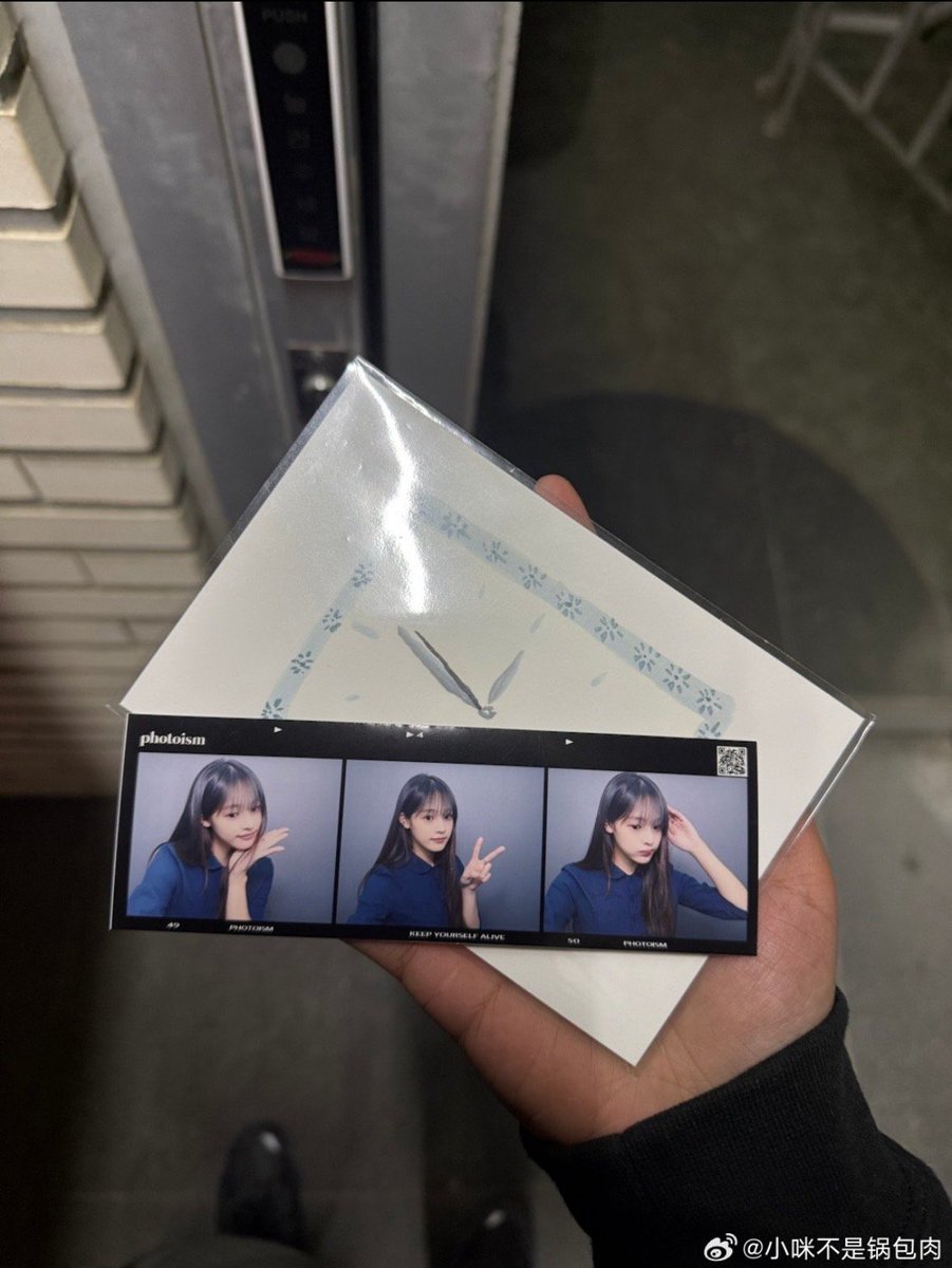 new! 선물이 뜬 거 같아요...........
