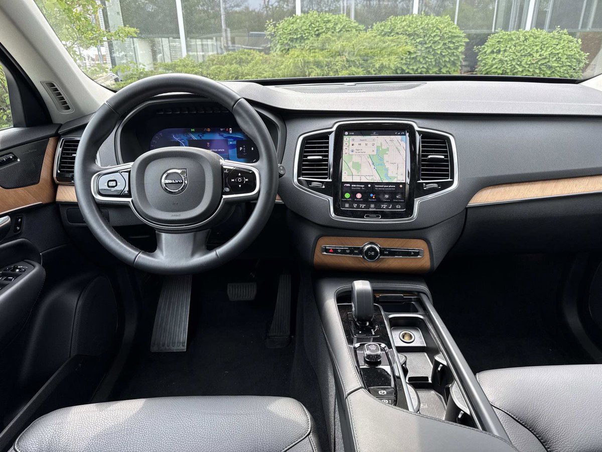 FieldsVolvoIL's tweet photo. Certified by Volvo. 295hp MHEV. AWD. 7 seats. Platinum Gray Metallic, Harman/Kardon audio, heated everything, 21" Black Diamond Cut wheels, 170+ point inspection, $0 deductible warranty at Fields Volvo Cars Northfield. (847) 831-2100 | https://t.co/kiH1tqLTBq  #VolvoXC90 https://t.co/qW6qXtNt6k