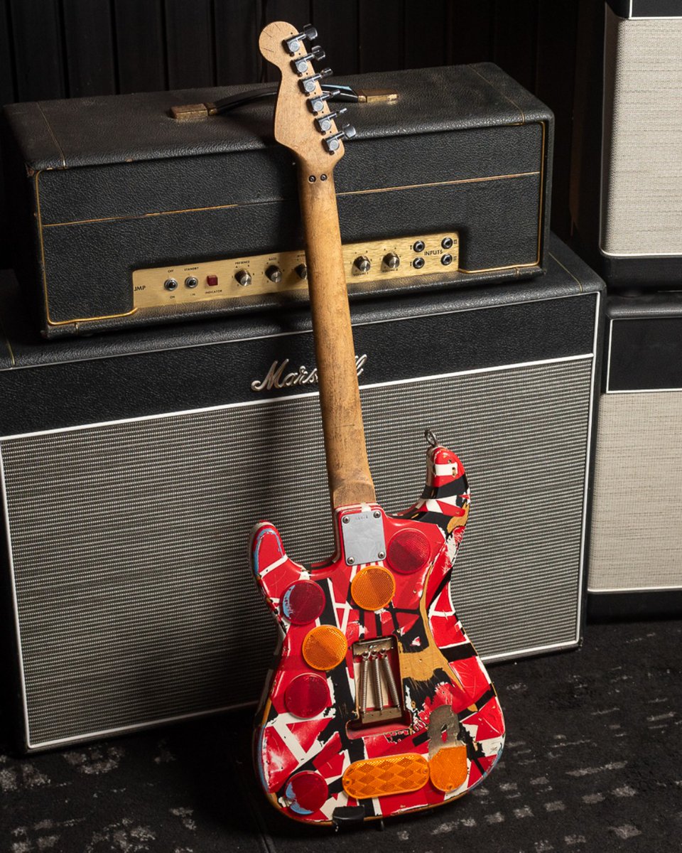 ChicagoMusicEx's tweet photo. https://t.co/BSnnWsRBeS | You ever wonder what it felt like to hold that guitar? 🤘 The @Fender Custom Shop EVH Frankenstein Replica answers that question — down to the single volume knob and the mismatched pickup. Built to spec. Built for obsessives. #FenderGuitars #EVHguitar https://t.co/ER84r0E1TB