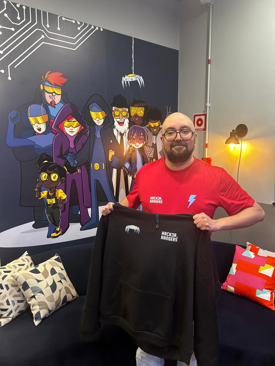 HackerRangers's tweet image. 3 months in: check ✅
Murilo and Samuel are officially Rangers 💙 Hoodie unlocked.

A dynamic duo making our commercial team stronger every day 🚀

Let’s keep leveling up.

#TeamHackerRangers #Cybersecurity #Gamification #Awareness #Culture