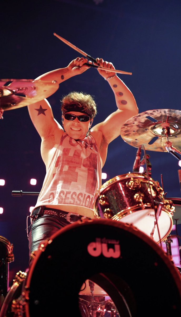 ashton irwin hq tweet media