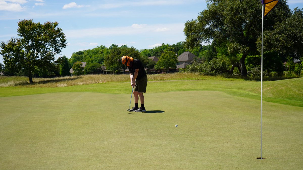 spencer_evans22's tweet photo. May the 4th be with you… on the green!🏌️⛳️🌌 #StarWars #may4thbewithyou https://t.co/XgneAgatja