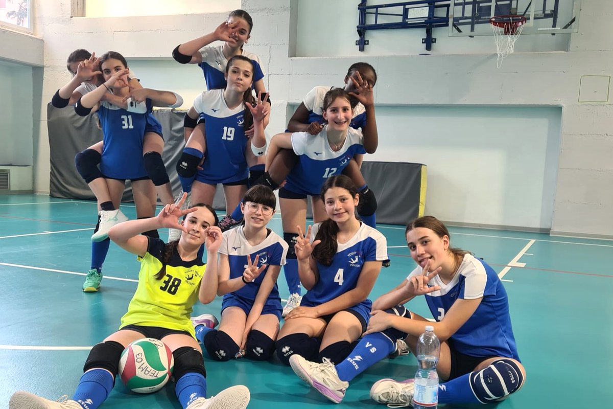 volleyteam031's tweet photo. 🟥 ℂ𝕆ℙℙ𝔸 ℙ𝕀𝔸ℂ𝔼ℕℤ𝔸 𝕌ℕ𝔻𝔼ℝ 𝟙𝟜 🟦

💥 Esordio con vittoria 💪❤💙

➡ 𝐆𝐈𝐎𝐑𝐍𝐀𝐓𝐀 𝟏
🟦 VOLLEY TEAM 03 3️⃣
🟨 CASTELLANA VOLLEY 0️⃣
➡ (25/16; 25/15; 25/23)

#volleyteam03piacenza ❤💙 #coppapiacenza #under14 #piacenza #volleyball #volleygiovanile https://t.co/mDo1o5hvP5