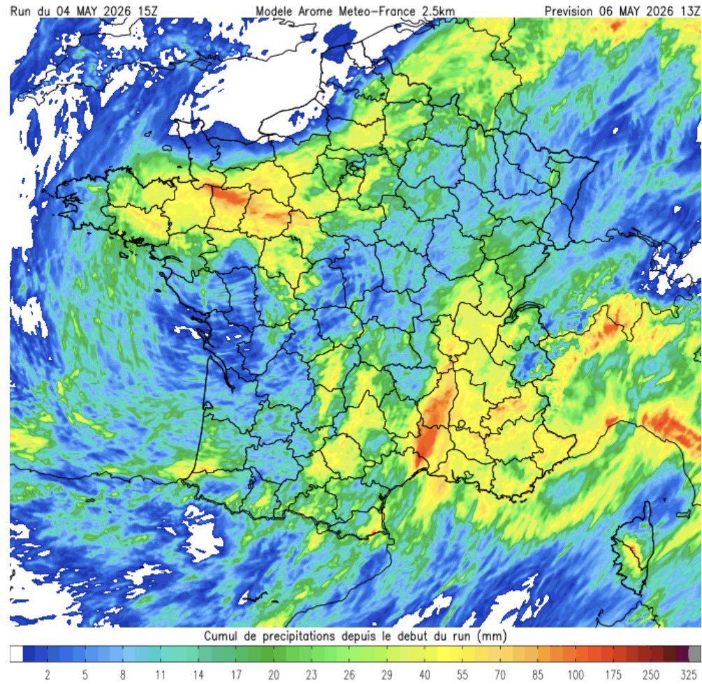 VigipreventionM's tweet photo. 🔸⛈️ De nouveaux départements viennent s’ajouter à la liste : l’#Hérault et le #Gard sont à leur tour placés en #VigilanceOrange pour #pluie-#inondation.
-> Le système pluvio-orageux commence progressivement à se mettre en place, comme en témoignent les pluies observées ces dernières heures. Le risque de réaction des cours d’eau est à surveiller, d’autant que 75 à 80 mm supplémentaires sont attendus au cours de la nuit.