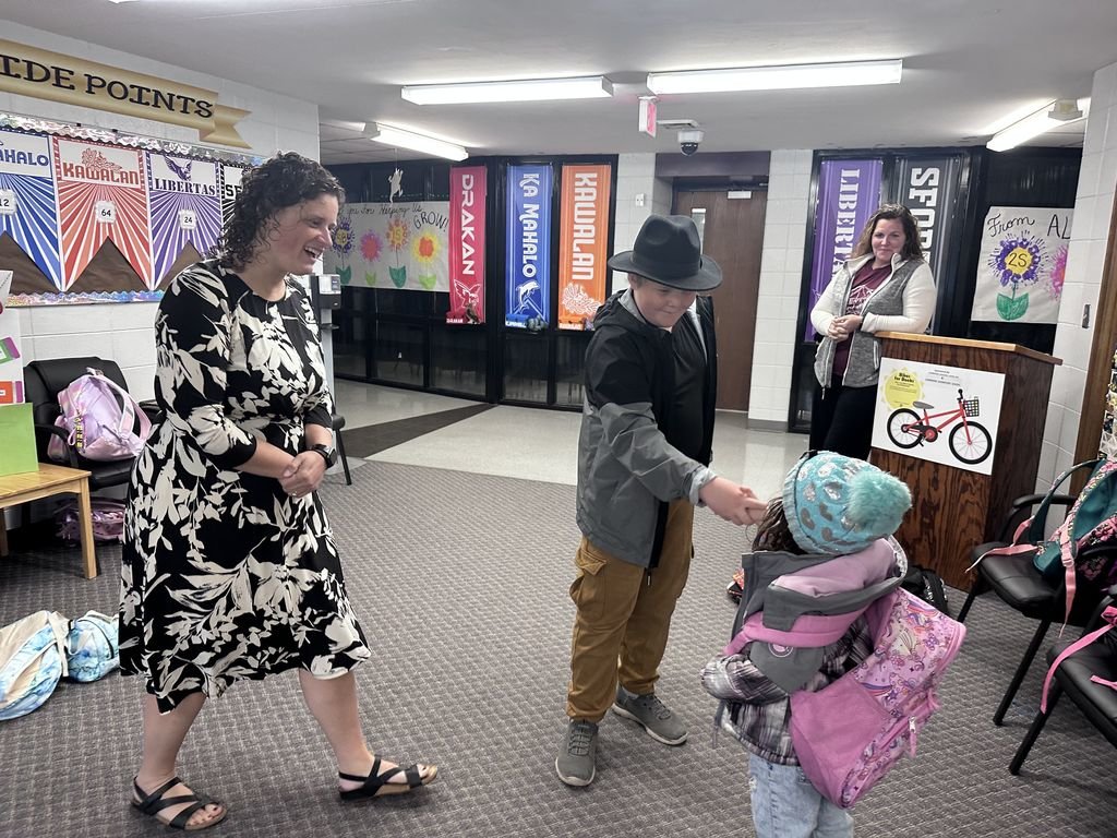 Cambridge_227's tweet photo. Today, Mr. Taylor served as Superintendent for the Day with Mrs. Bibb. Thanks to the Taylor family for supporting the Cambridge Academic Foundation by purchasing this experience! https://t.co/sSwxaWCJ0D