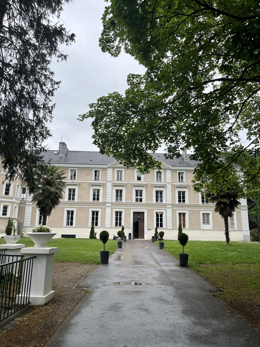 Mrs_Gaffney_'s tweet photo. Finally arrived at the château this afternoon after a long journey. Had our dinner and our first evening activity which included Balloon Splash! 💦🎈 Early night tonight as we are all exhausted 😴 @CarnoustieHigh https://t.co/iR1j3E4Fo0