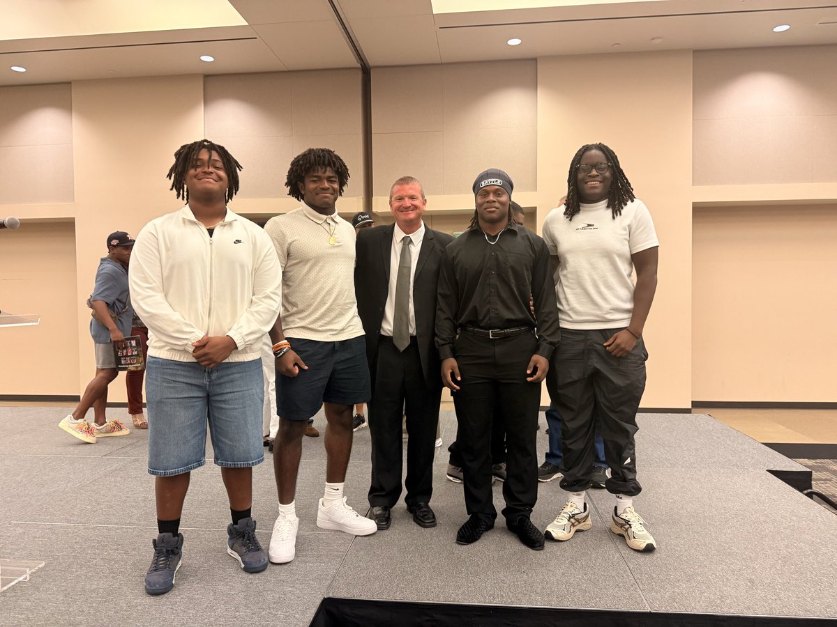 cyfallshs's tweet photo. Congratulations to Coach Chris Brister on induction into the GHFCA Hall of Honor. Thank you for everything you do for our students and staff everyday. You have made and continue to make an impact beyond football on so many people. https://t.co/tjyy9dCRWi