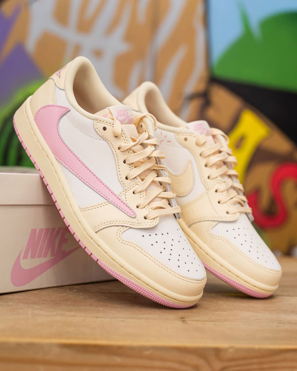 靴 Air Jordan 1 Low Travis Scott Muslin 29 UPDATE: The Travis Scott x Air Jordan 1 Low OG 