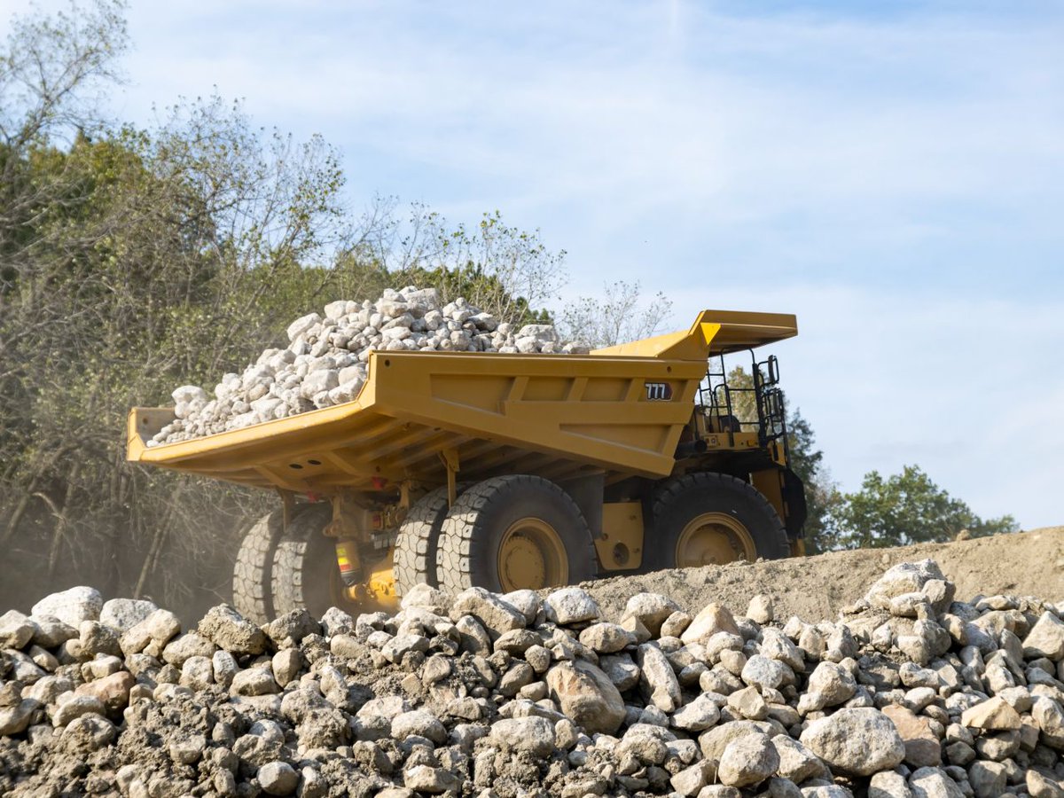 im_mining's tweet photo. .@CaterpillarInc has announced an agreement with @CarmeuseA to deploy Cat® MineStar™ #Commandforhauling #autonomy across the fleet of 777 dump trucks at #DrummondIsland #dolomite quarry in Drummond, Michigan, which produces 2.5 million tons per year https://t.co/Wny9qzjaNB https://t.co/Fynb8R3FQQ