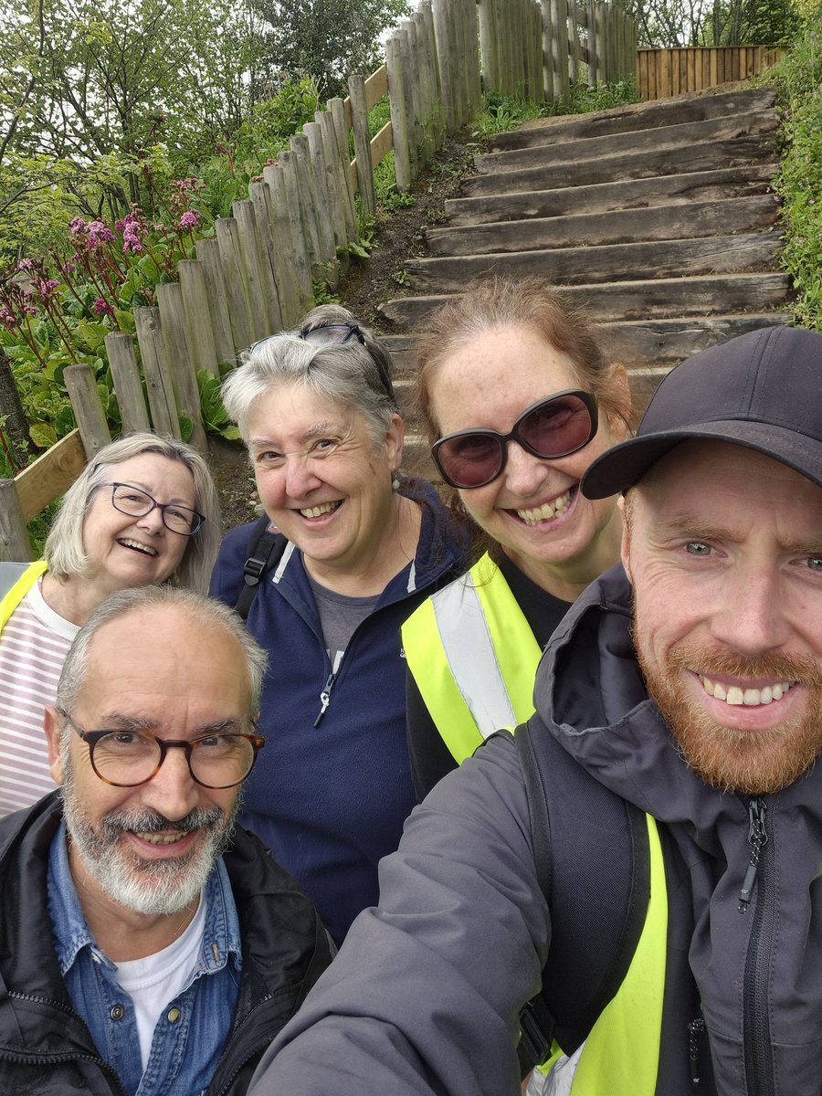 FestivalGardns's tweet image. Thanks to Jordan, Penny, Matt, Jo and Karen for this mornings session.

We cleared the steps and weeded the bed leading up to the cascade whilst Matt and Penny finished off the canyon area. 

A good mornings work! 

#FestivalGardens #Volunteering
