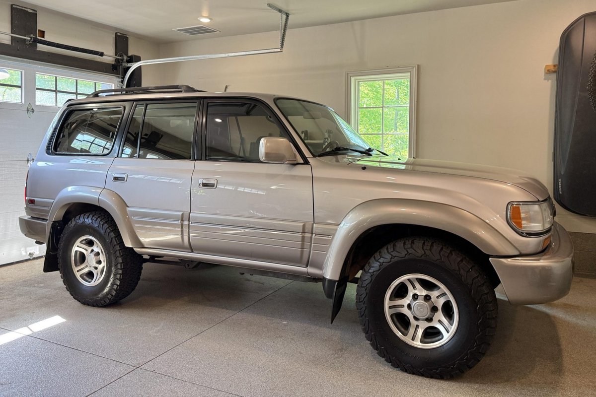 CarsBuyText's tweet image. Market Watch- bringatrailer.com-1996 Lexus LX450 at No Reserve: This 1996 Lexus LX450 was specified with locking front, center, and rear… dlvr.it/TSMqKT  Selling Yours? - Text List to 21002 #sellmyclassiccar #carforsale #carsforsale #sellmyvehicle #sellmytruck
