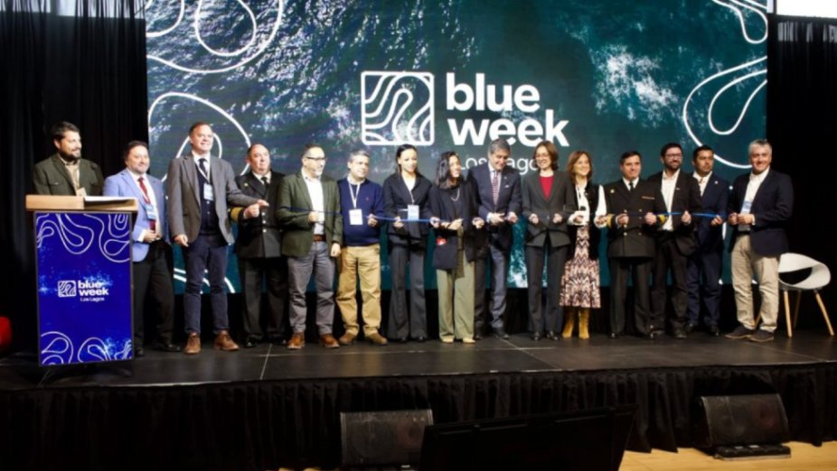 MarcaChile's tweet photo. ¿El futuro está en el mar? Chile demostrará que sí en la #BlueWeek2026 🌊
Puerto Montt y Santiago serán sedes de este encuentro global entre científicos, inversionistas y startups para impulsar la economía azul y la innovación climática. 🇨🇱
Lee más 👉 https://t.co/yuMlytaIRg https://t.co/zfXhjPqlbb