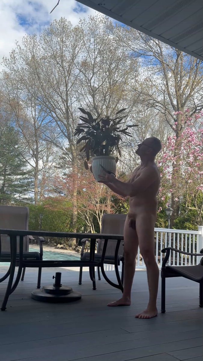 Nudist since 91 tweet media