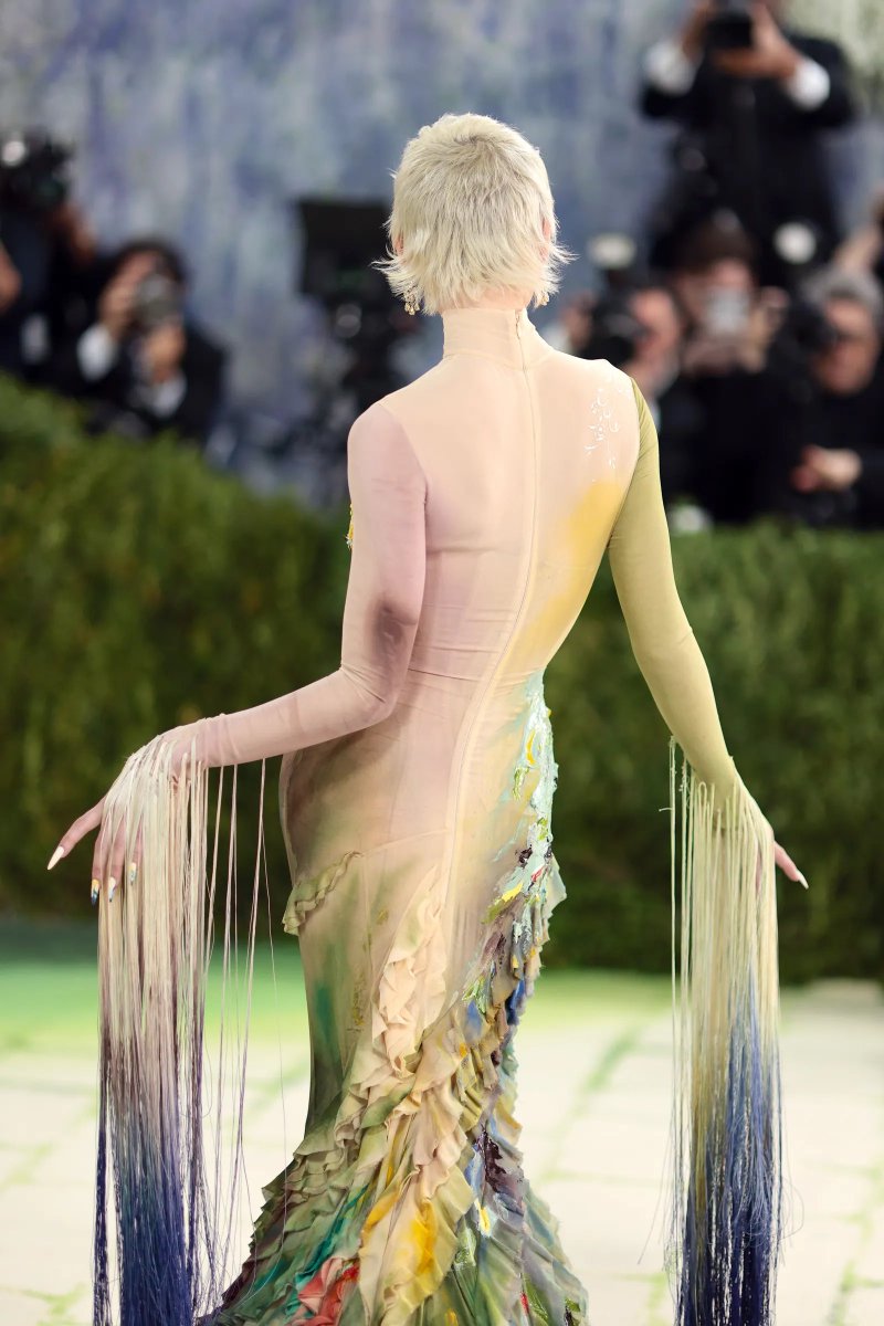 modelsdiaryy's tweet photo. emma's stylist jared ellner also selected archival mugler looks, including the butterfly dress from 1997 https://t.co/Hl22qg5LTC