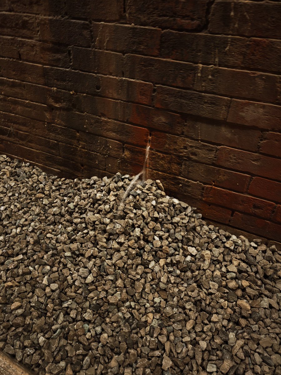 tetuan22s's tweet image. Should I be worried about a leak?😧😧 #Niagara Power Station Tunnel #Canada