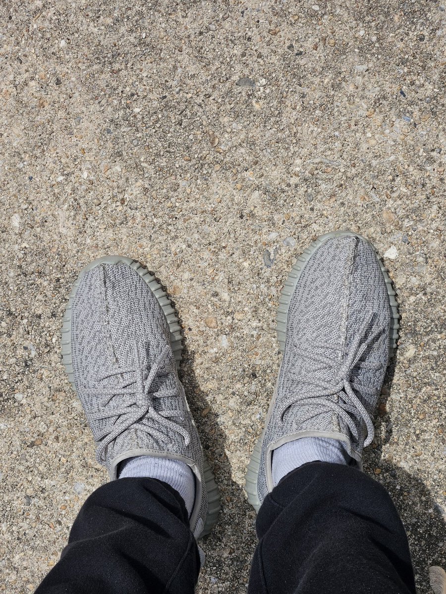 NikesOutTheBox's tweet photo. 10 year old shoes
#yeezy #kicksonfire #yeezyboost #yeezyboost350 #moonrockv1 #moonrock #sneakernews #nicekicks #complexkicks #hypebeastkicks #hype #yeezy350 #viral #fyp #बंगाल_का_रिजल्ट https://t.co/NFekGAEmPN