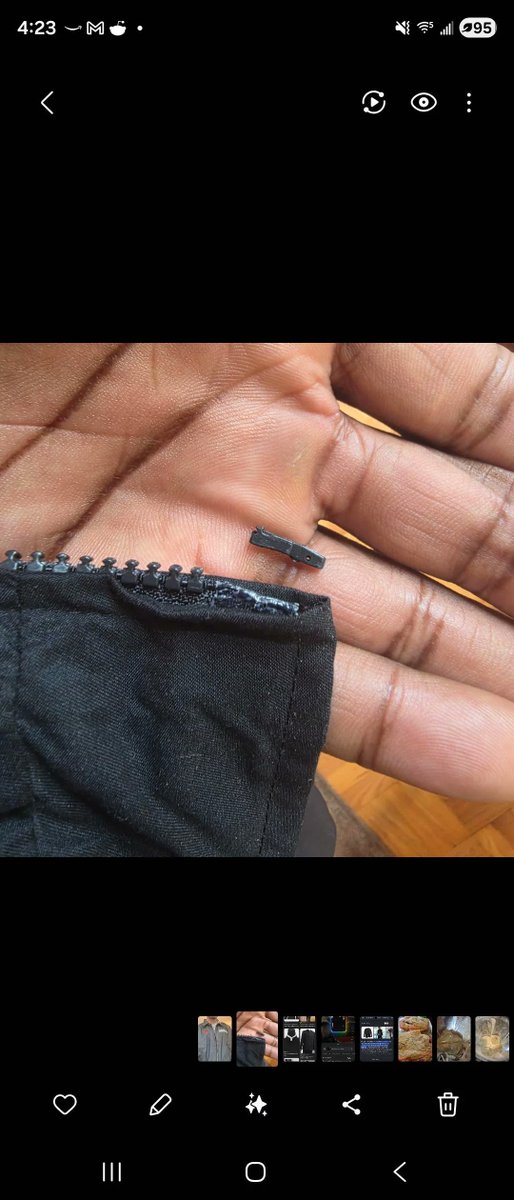 zi70410's tweet photo. @Complex @dangerookipawaa I got the  XXL last its been awful jacket at the NYC store. The zipper broke the first time i tried it on 😞. Yall got anymore in the Vault?? https://t.co/a4Zd9DUcx4