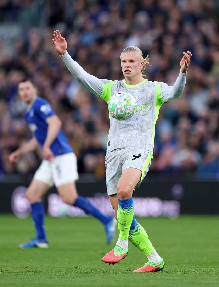Mercado_Ingles's tweet image. Erling Haaland es el ÚNICO jugador que ha marcado +25 goles en 3 de las últimas 4 temporadas en la Premier League. 

⚽️🇳🇴 25 - 2025-2026
⚽️🇳🇴 27 - 2023-2024
⚽️🇳🇴 36 - 2022-2023