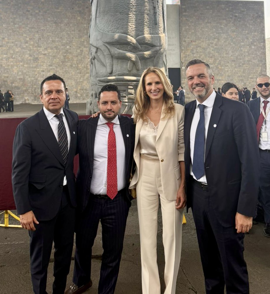 JLavalleMaury's tweet photo. #BuenasNoticias para el sector empresarial en #Mexico y #Campeche. La Presidenta Claudia Sheinbaum dió a conocer diversas acciones para facilitar y dar certidumbre a las inversiones en el país. Más adelante les damos los detalles. https://t.co/Zcbb0GtH4r