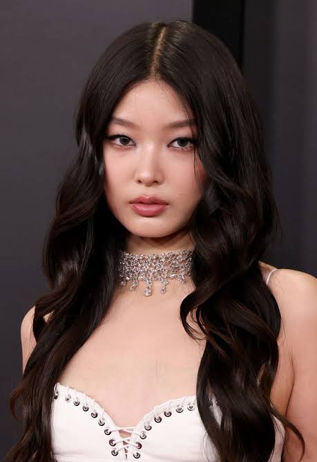Yoonchaeism's tweet photo. KATSEYE’s Yoonchae attends the 2026 MET GALA at The Metropolitan Museum of Art in New York City. So happy that she gets to do this very early in her 20’s. 

#정윤채 #KATSEYE #METGALA https://t.co/sNQlnkhRBR