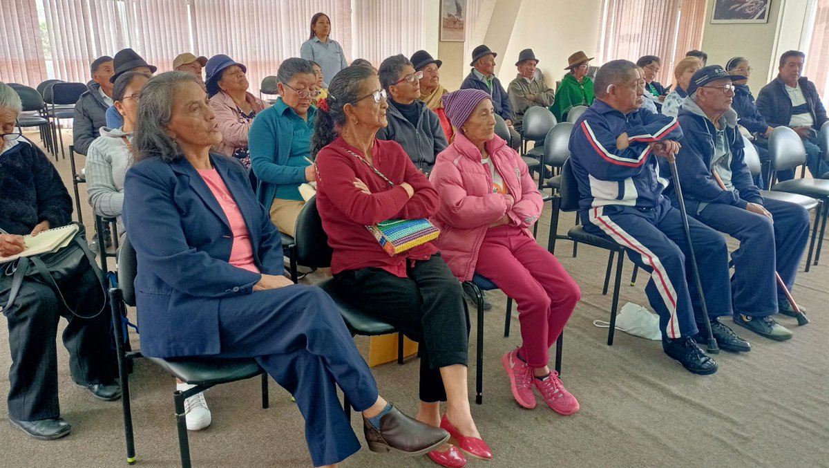 TungurahuaCpccs's tweet photo. #Tungurahua | #CPCCS
Capacitación en Control Social al grupo de interés Adulto Mayor del Parlamento Gente, en coordinación con Participacion Ciudadana del Gobierno Provincial de Tungurahua
#CiudadanosComoTú https://t.co/WaYwIicQdH