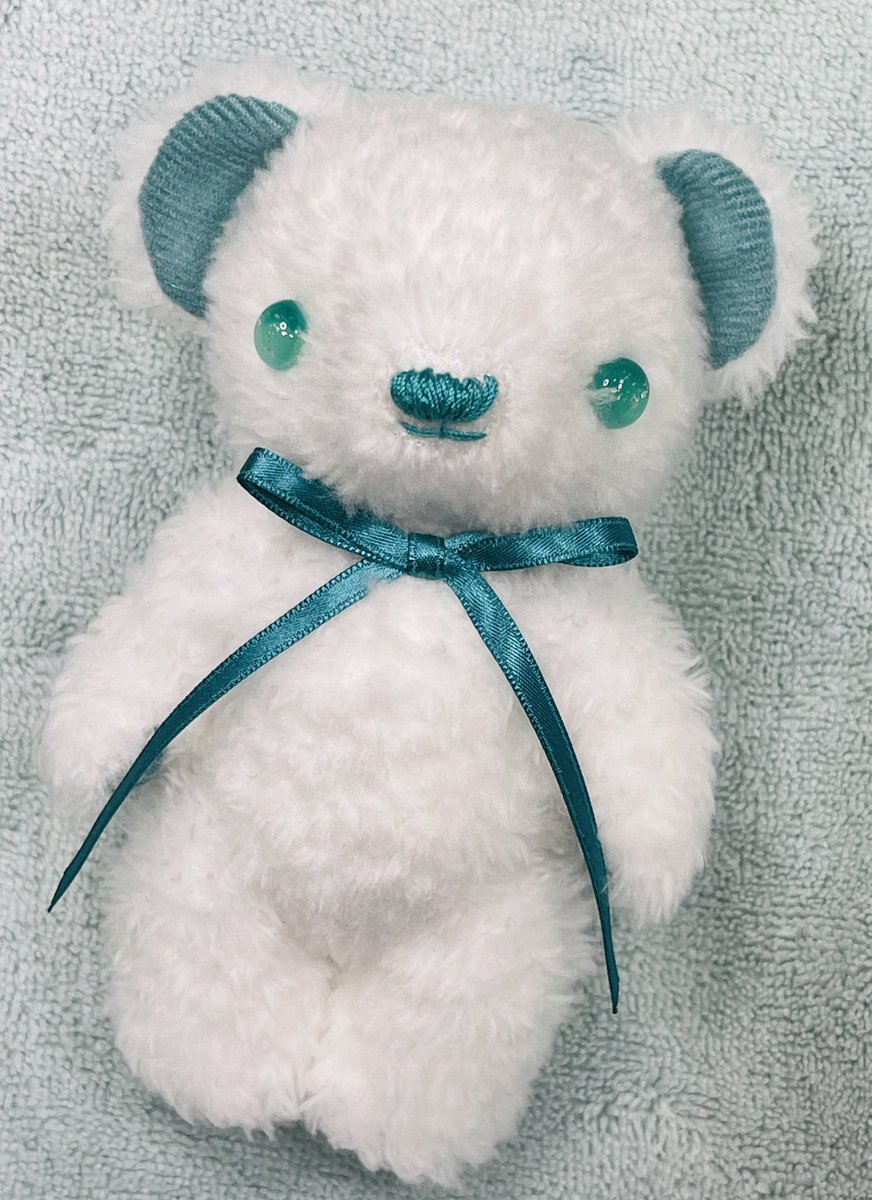 kappa_ane45's tweet photo. 本日はスパコミよろしくお願いします！

超閃華の刻 2026
【東1 さ-19b】はなかご＊どろっぷ

オリジナルテディベア
雲生、雲次、雲重　各1体
12,000円

粘土で原型を作り型紙を起こし、グラスアイもガラスをバーナーワークで製作、完全オリジナルテディベア
手の平に乗る全長10㎝位のぬいぐるみです♪ https://t.co/xzWNbFC78y