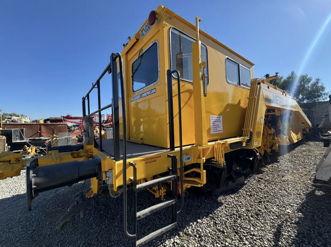 RailPlanet's tweet photo. 1994 PLASSER AMERICAN UNIVERSAL METRO 4X4 RAILROAD SWITCH PRODUCTION TAMPER

$999,999.00

https://t.co/jpQUitDSaM https://t.co/BIqC7HJTBh