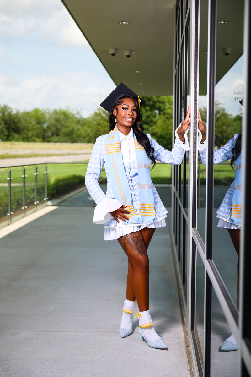 llbadazz's tweet image. This for the ones who didnt believe 💙💛👩🏾‍🎓 #Goddid #HBCUGRAD🐆 B.S In Psychology 🩺 

- I can do all things through Christ who strengthens me 🌟