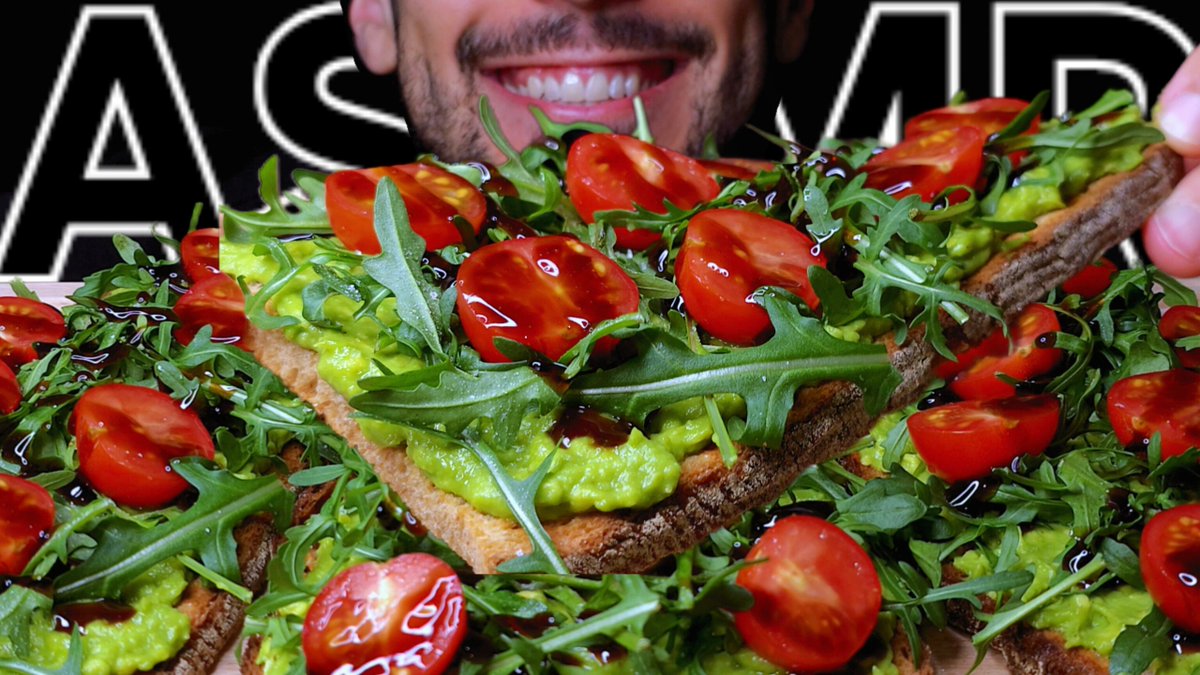 InnLo31's tweet photo. 5-min Avocado Toast Hack!  Mash  avocado + pinch salt + lemon juice, spread on toasted sourdough, top with red pepper flakes u0026 a drizzle of olive oil. Quick, creamy, so satisfying. Perfect for breakfast/lunch! #HomemadeEats #QuickRecipes https://t.co/ebBVVjiFHk