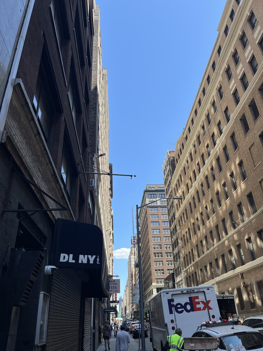joseaphus's tweet photo. stopped by dl new york incorporated and everybody knew you https://t.co/nNqOt4bDG4