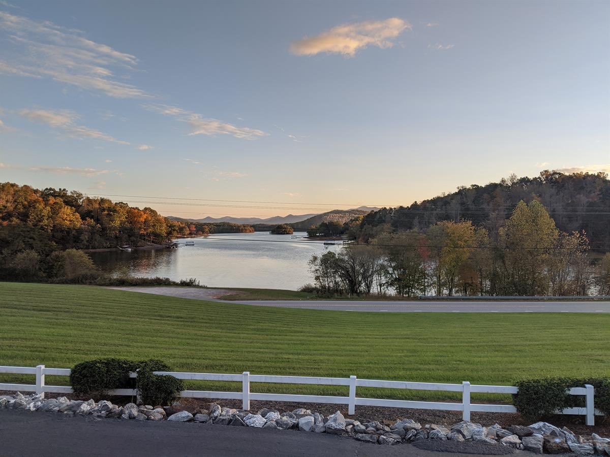 FARMFLIP's tweet photo. Feature Farm: This peaceful 5 acre mountain &amp; meadow lot offers 241 +/- feet of babbling streamfront and mountain views. There is no HOA. Ideal for RVing, camping, or building. Offered by Charles Payne with Evergreen South Development. https://t.co/eFiJQhawsR https://t.co/v0pGi21EIx