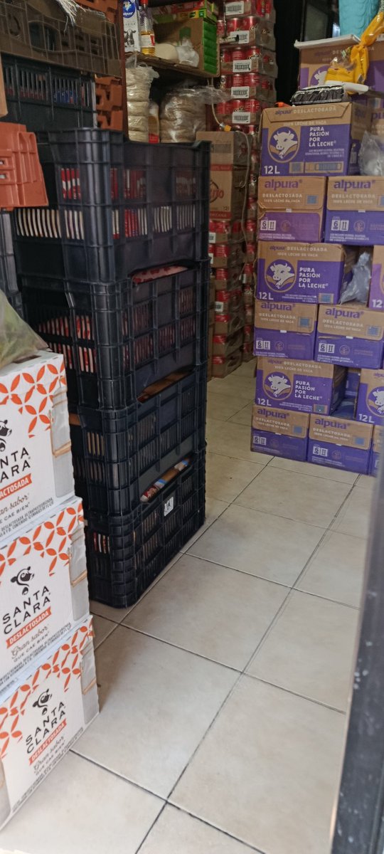 coylavoz's tweet photo. En Av. Escuinapa 181, casi esquina con Calle Guamuchil en Pedregal de Sto Domingo, #Coyoacán, #CDMX La Cremería "Mi BEBÉ" expone a la venta sin respetar la cadena de frio de productos perecederos (Jamón) en perjuicio del consumidor.
@Profeco  @COFEPRIS @GobCDMX @inveacdmx https://t.co/uoFrHFWto6