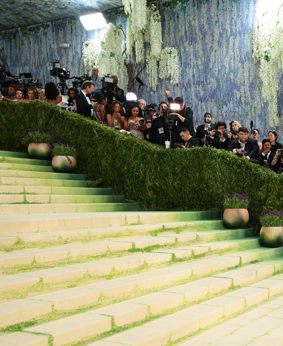 IT'S #METGALA TIME!! Tell me whose looks you want to see &amp; don't forget to tell say "You're doing great MTV Social Media admin!!!!" 🫶