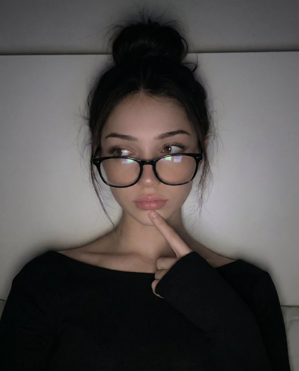 bbysabx's tweet photo. no ego bt im so hot

#comgirl #horny #egirl #sub #nsfwtwt https://t.co/5cxuT08uN3
