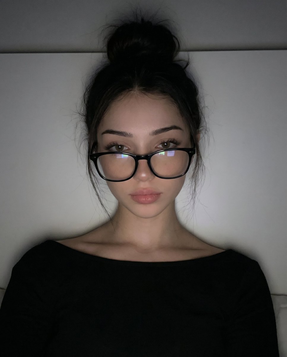 bbysabx's tweet photo. no ego bt im so hot

#comgirl #horny #egirl #sub #nsfwtwt https://t.co/5cxuT08uN3