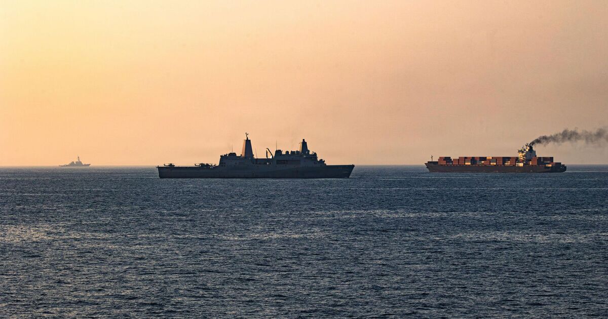 Irandiasporaa's tweet image. Iran says US Navy patrol boat has been struck by missiles after ignoring warnings - Daily Express US dlvr.it/TSMqsy #Iran #USNavy #MiddleEast #StraitOfHormuz #NavalConflict