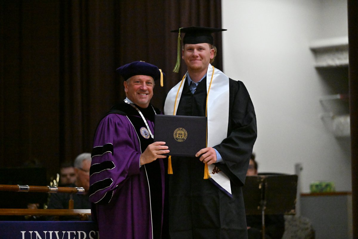 UEAthleticsBASE's tweet photo. 𝘼 𝙎𝙥𝙚𝙘𝙞𝙖𝙡 𝘿𝙖𝙮 𝙛𝙤𝙧 𝙤𝙪𝙧 𝙂𝙧𝙖𝙙𝙪𝙖𝙩𝙚𝙨 🎓

Congratulations to @owenbyberg and @HTaubert19 on seeing all your hard work in the classroom pay off!

⚾️ #ForTheAces x #GUAC 🥑 https://t.co/g76HAsYEq9