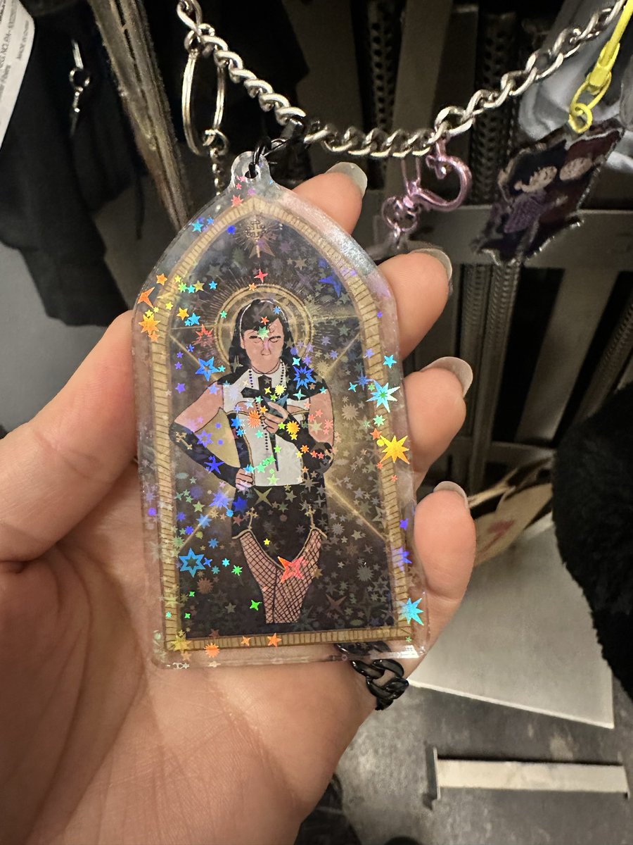 2113GreenDay's tweet image. I got in my Sister Daniel keychain!! I drew that 🥹 this is the first thing I’ve ever made with my artwork on it 

#phanart #sisterdaniel