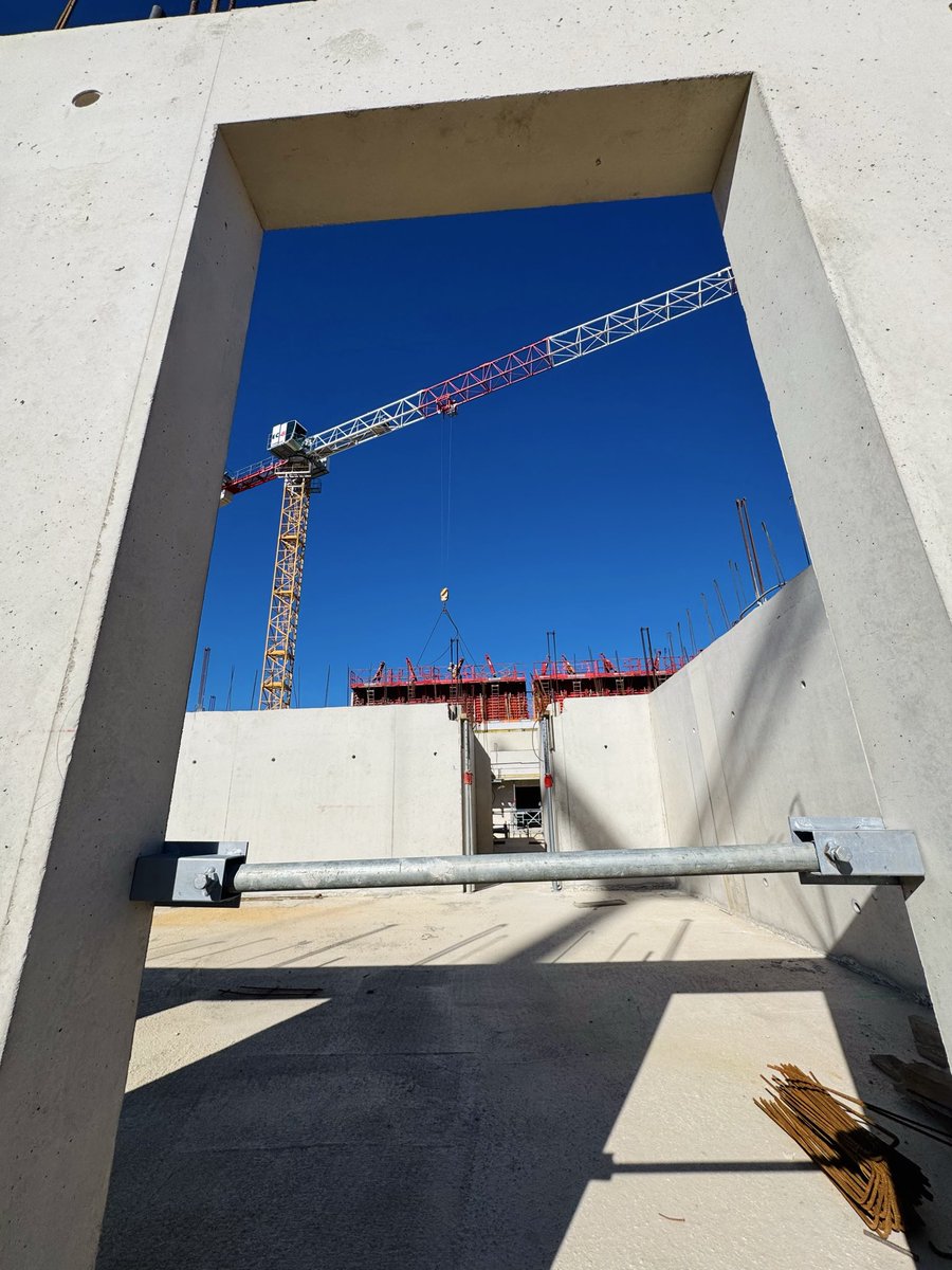IlonMateriel's tweet photo. Location de banches et passerelles pour la construction de logements dans les Pyrénées-Orientales.
Chantier en cours.

#ilonmateriel #banches #coffrage #grosoeuvre #chantier #btpfrance #construction #geniecivil #locationbtp #materielbtp https://t.co/NAm7VmpFfz