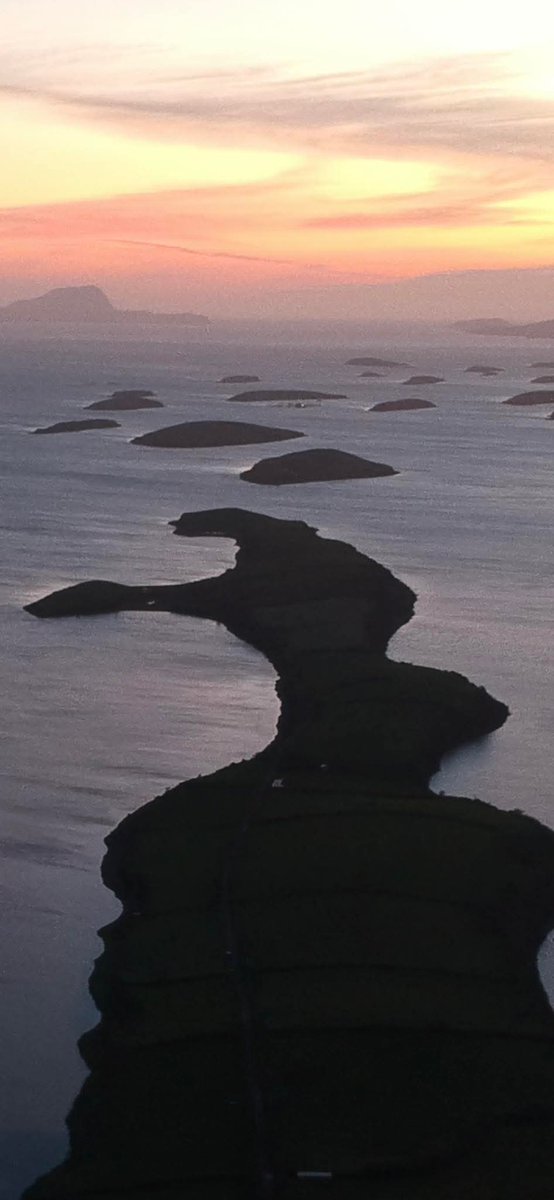 ThisIsIreland3's tweet image. Sunset over Clew bay 🏝️ 🏞️ 🌅 💚

📍Clare Island, County Mayo-Éire 🇮🇪 

📸 Aerial Photography Mayo

#Ireland #Clewbay #Mayo #Sunset #ClareIsland #Wildatlanticway #Island