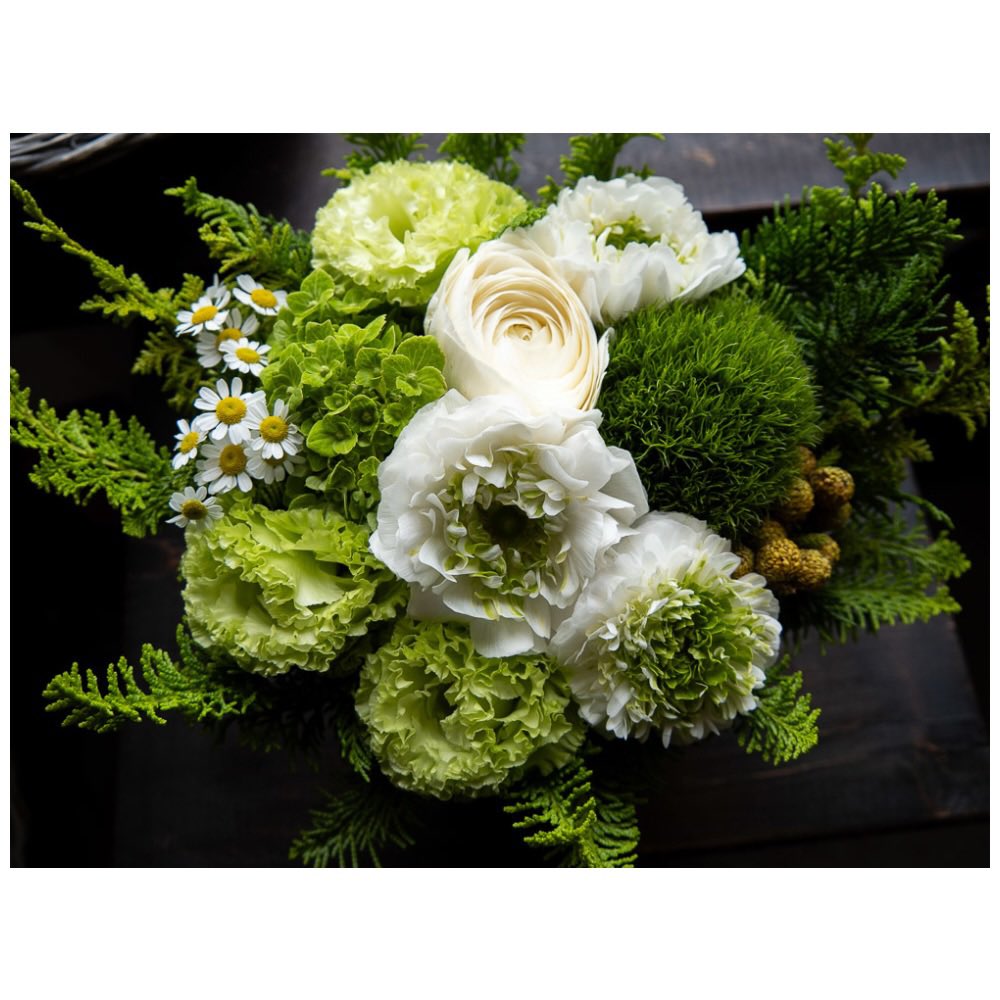 meLL_flowers's tweet image. 四十九日にアレンジメント。「白を基調に、落ち着いた感じ」。鹿追町に発送。　mellflower.exblog.jp/36461132/　instagram.com/mell_flowers/p… ご注文は　mellflower.exblog.jp からメールで。　#mellflowers #flower #flowershop #sapporo #FloralDesign #花屋 #花 #札幌花屋 #札幌 #ありがとうございます