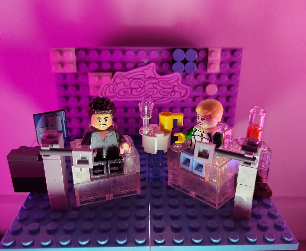 inside_folk_'s tweet image. my little brother made the hard launch set in LEGO!!

#phanart ? #phan #phanlego??