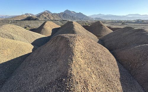 Portal_Minero's tweet image. ¡Enami amplía plazo para ofertas! Hasta el 28/05, empresas pueden participar en la compra de 400 mil toneladas de minerales de oro. Aprovecha la oportunidad 🏔️ #Minería #Oro #Inversión