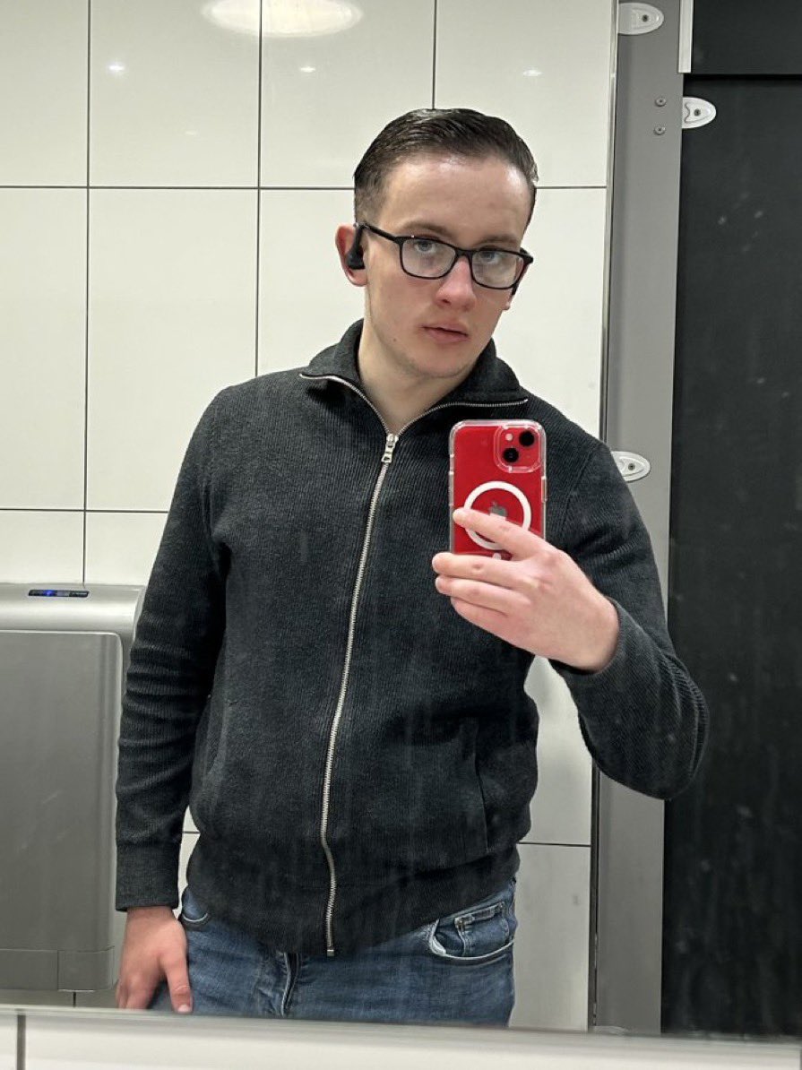 Olly tweet media