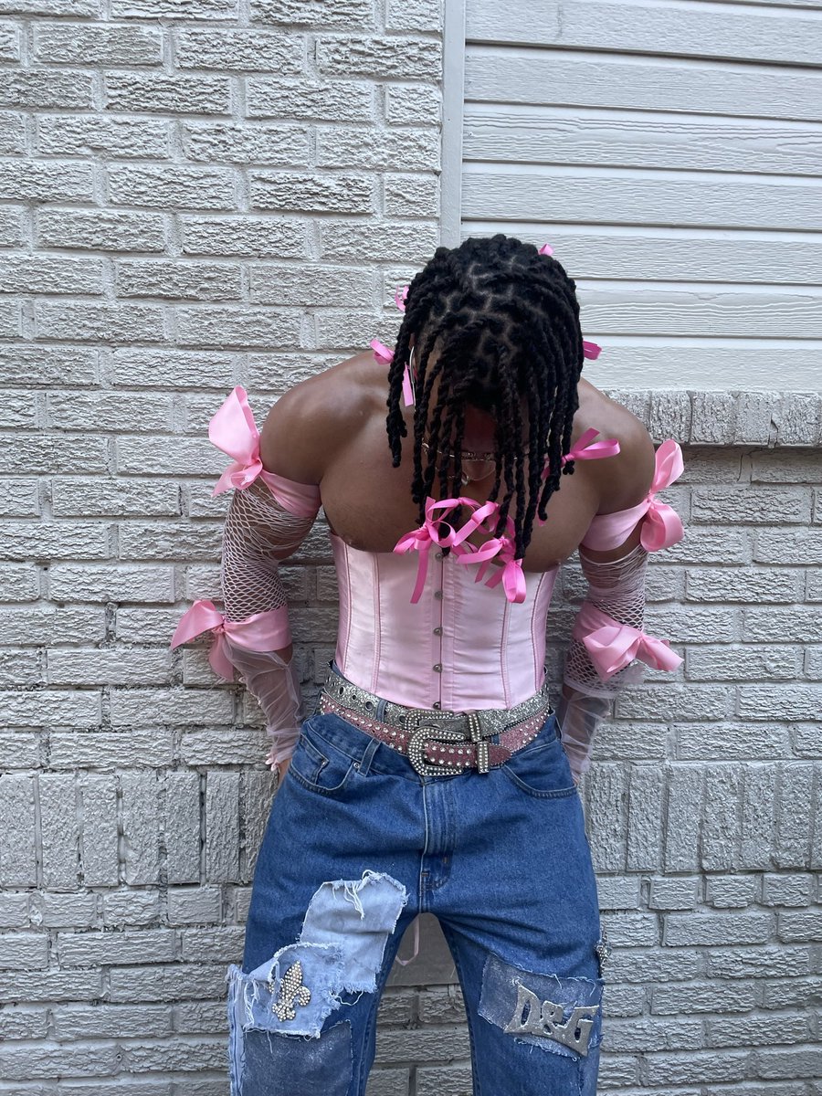 BIG EMMY 𓃵 tweet media